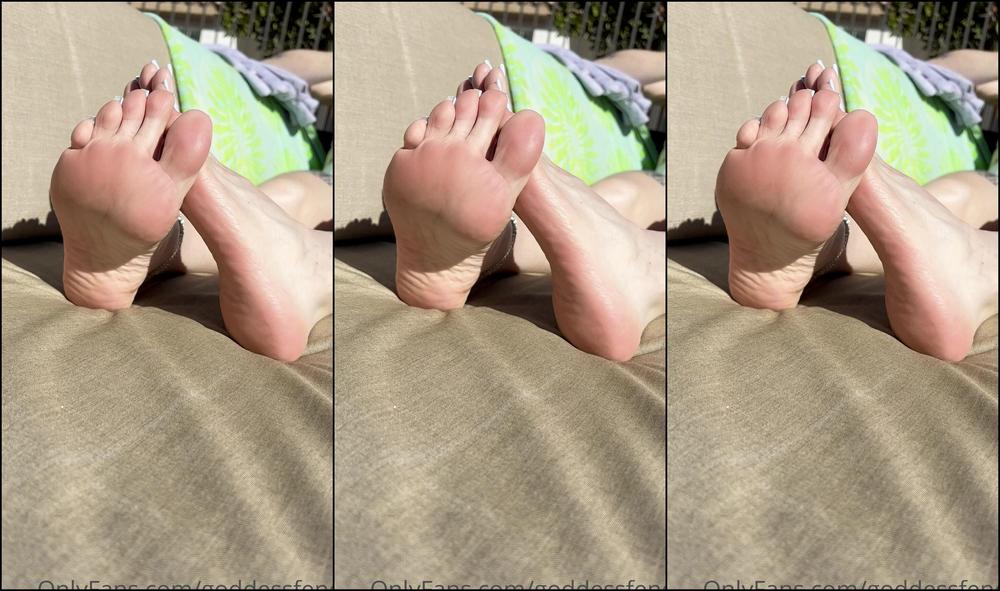 Goddessfendi 2370570410 02 21 2022 Yesterday I Laid By The Pool Sipped A Mimosa And Showed Off My Sexy Soles For