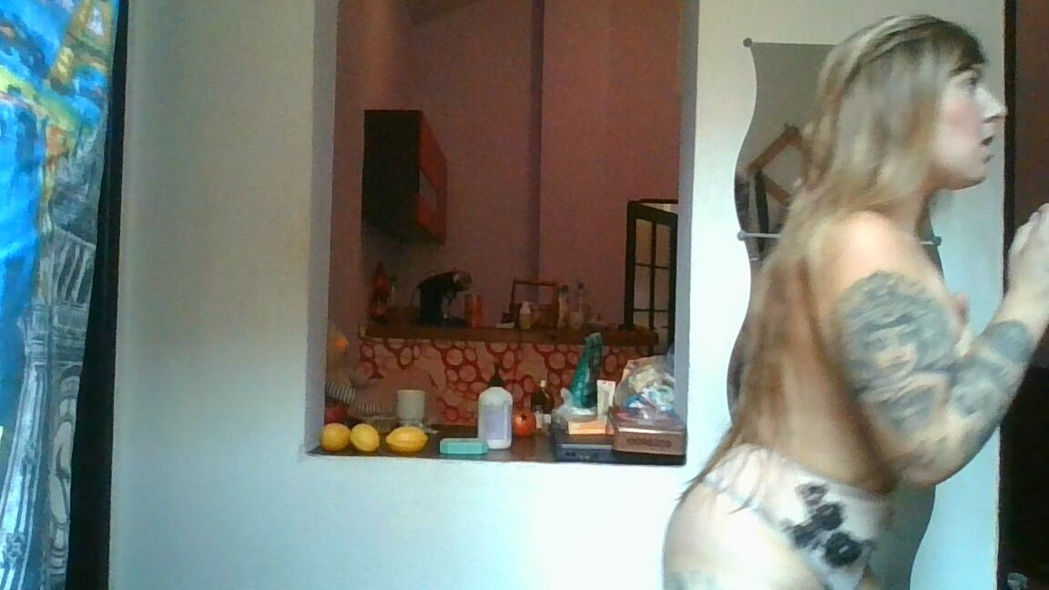 Big Butts,Dancing,Public Flashing,Twerk,Voyeur embermae prague window tease ManyVids