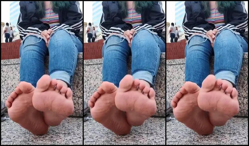 Daisy Duncan Nicknamed Daisyduncan Onlyfans Some Videos Of My Feet While I Was At A Public Park In Portland Tip