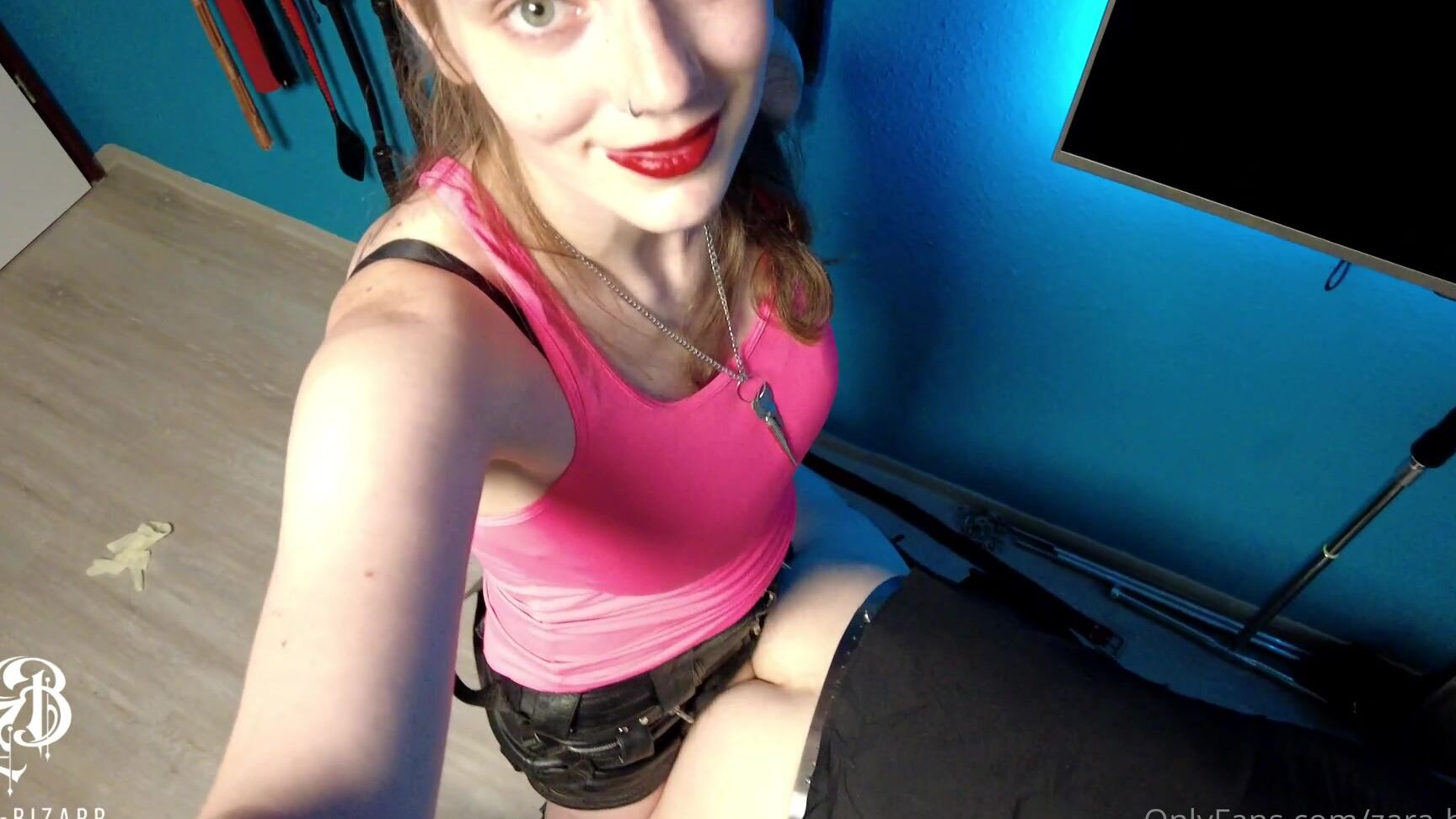 Zara Bizarr A M Pegging Auf Dem Strafbock Meine Keusche Schlampe Liegt