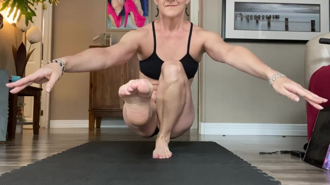 Lezlyan Nicknamed La Little Dancer Feet Onlyfans My Next Demonstration Also Requires Some Core Strength And Flexibility The Request Was To Squat