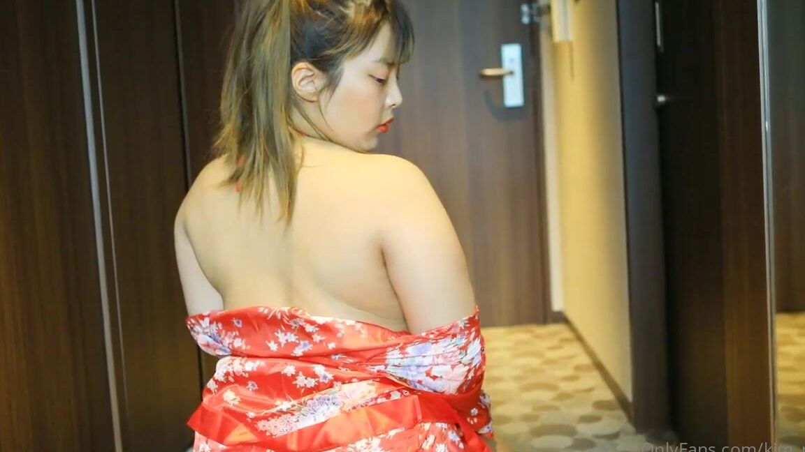 Kim Mina Creep In Hotel