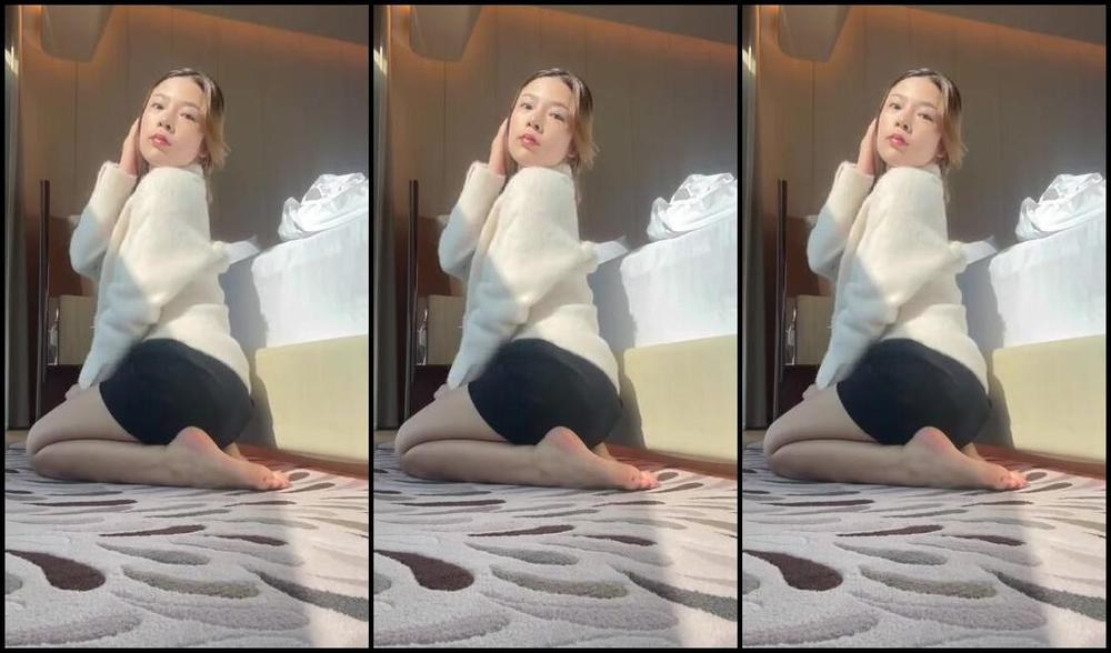 Alicefeetz Nicknamed Alicefeetz 11 23 2023 Onlyfans Video Im Back Here Christmas Is Coming