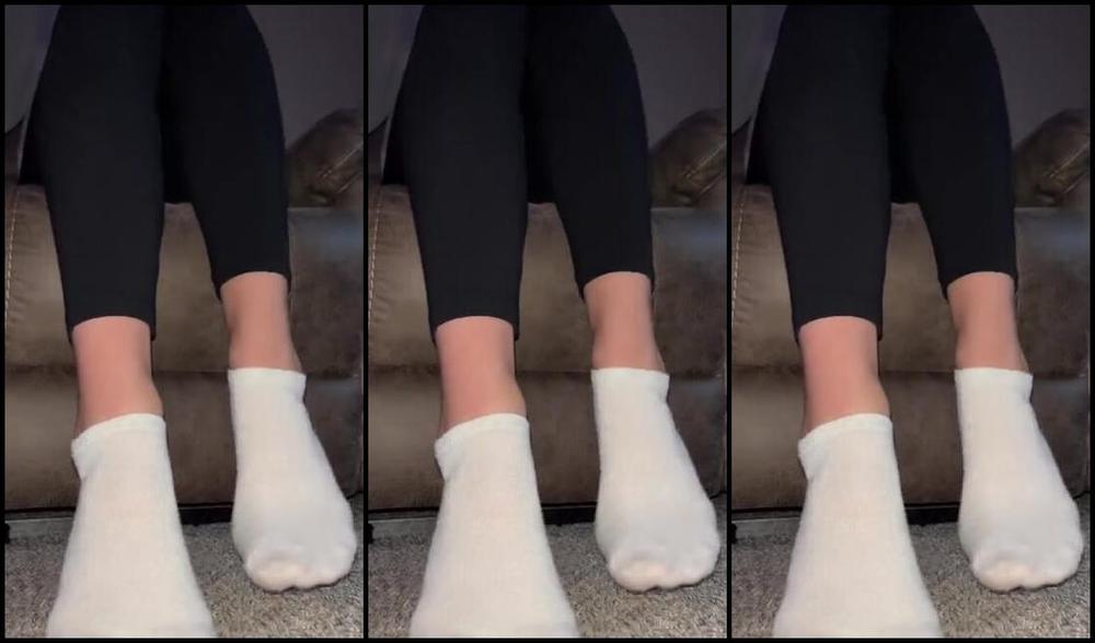 Ivy S Feet Nicknamed Footivy Foot Fetish 11 18 2022 Onlyfans Video Late Night Foot Worship The Girl Next Door Is Bored And Lets You Worship Her