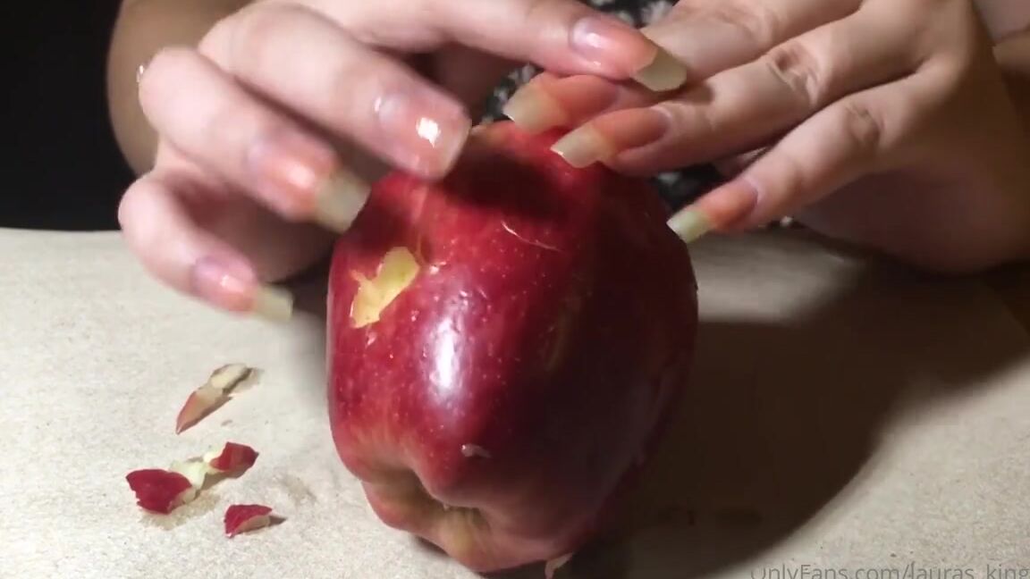 Lalalaura Nicknamed Lauras Kingdom 05 05 2020 Onlyfans Video Nail Art Kays Face Tortuure Claw Talk