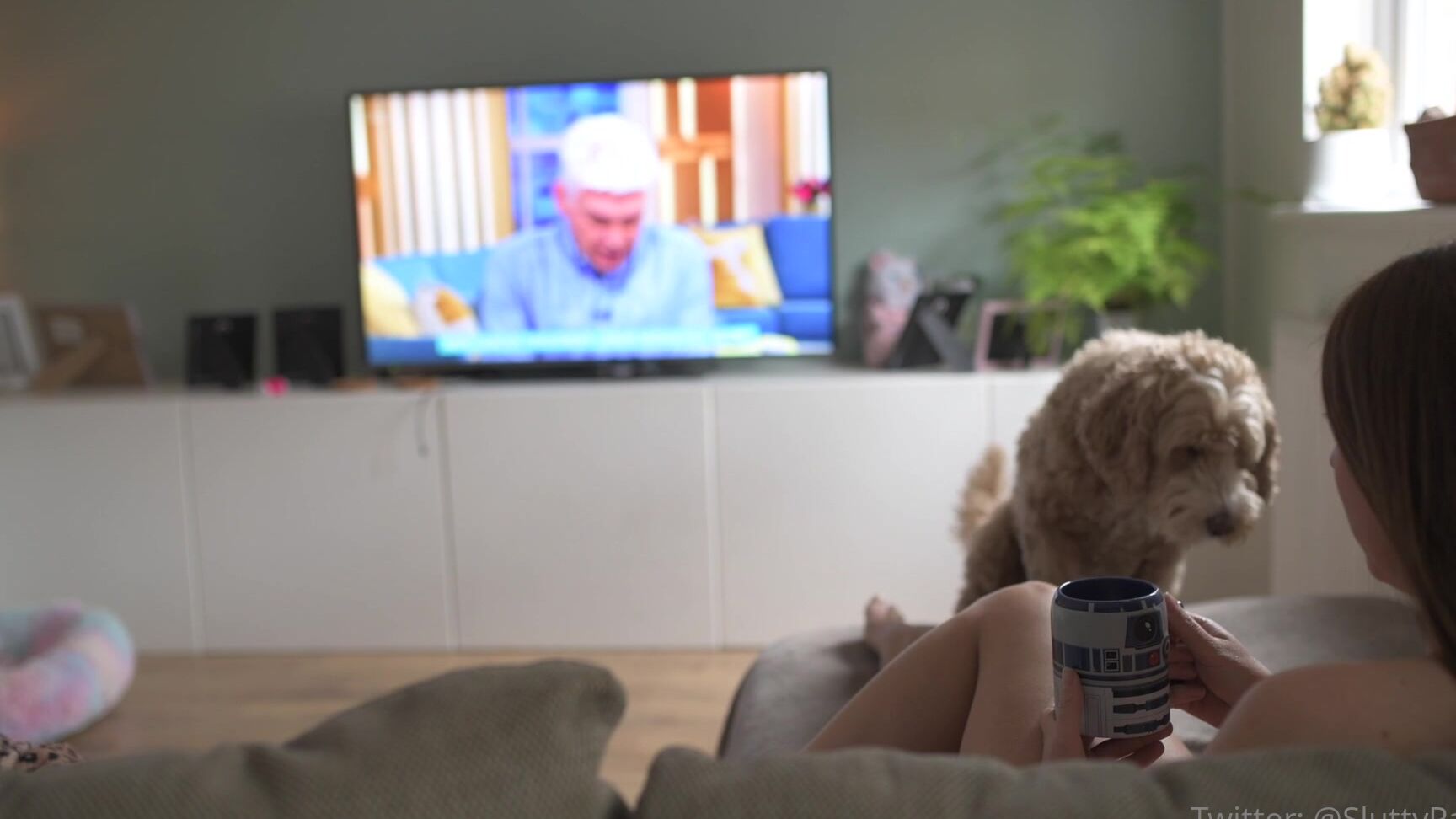 slutty-pants-11-05-2021-2106841214-if-london-was-warmer-like-say-south-of-spain-warm-id-just-be-naked-all-the-time-and-her