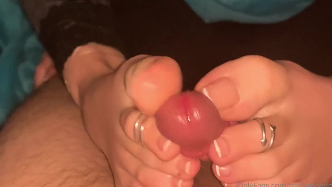 2Hotfeet4You Nicknamed Toohotfeetforyou Onlyfans Footjob In Sweaty Thick Sock With Toejob Cum She Had Those Thick Winter Sweaty Socks For