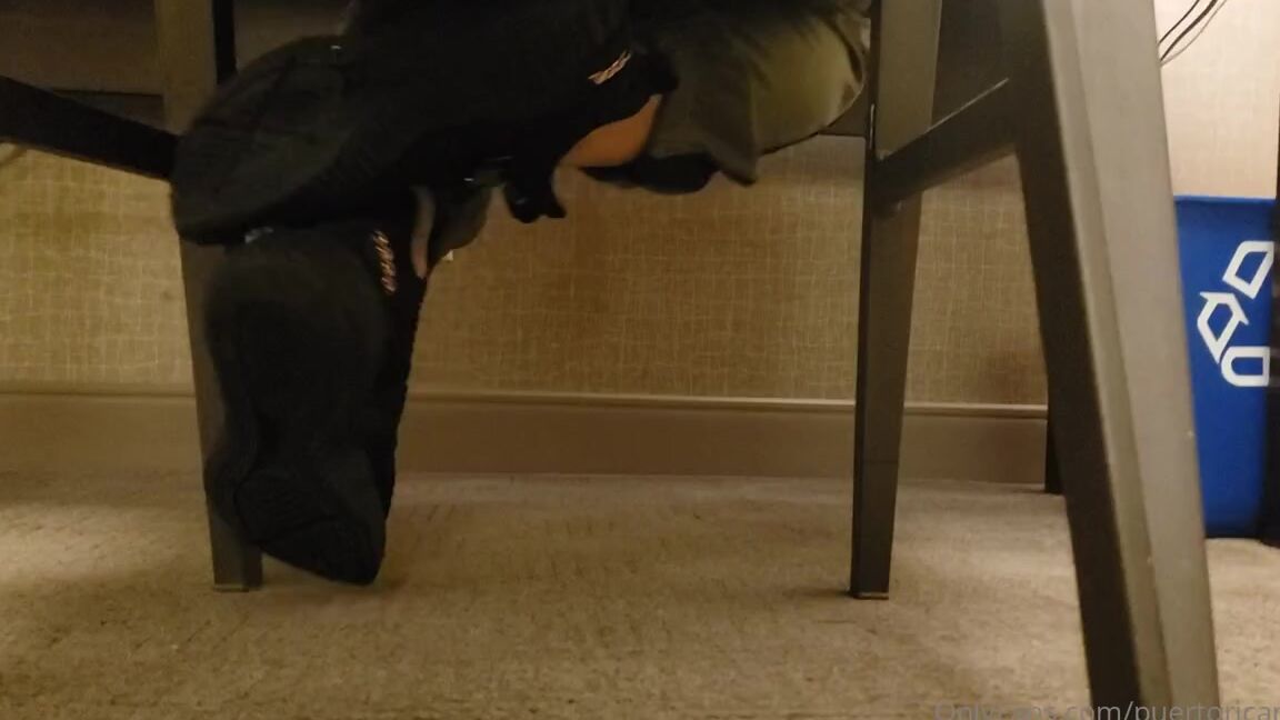 Puerto Rican Nicknamed Puertoricanfeet Onlyfans Shoe Play Under Chair
