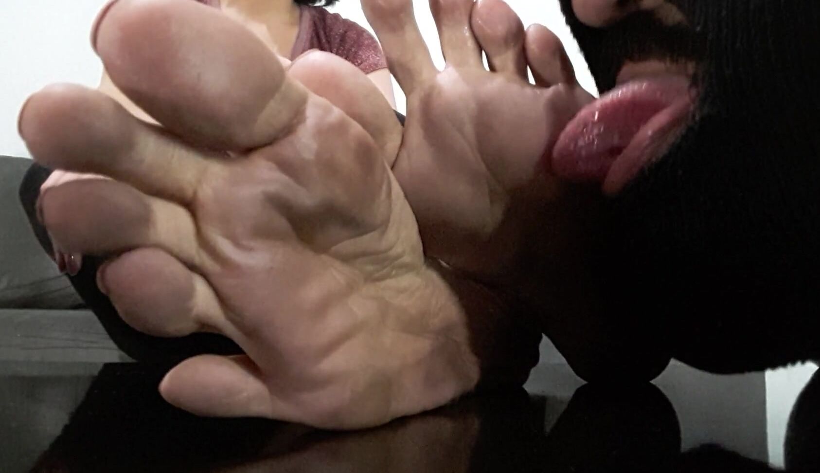 Thefeetoflola Joi Worship Dirty Feet Soles On The Table Light Pink Nails Min