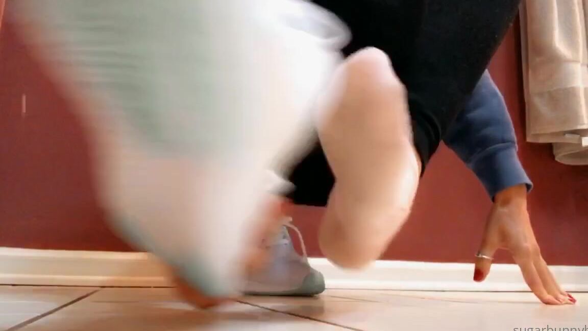 Miss Bunny Nicknamed Sugarbunnybabe Foot Fetish 10 27 2020 Onlyfans Video Worn Workout Leggings