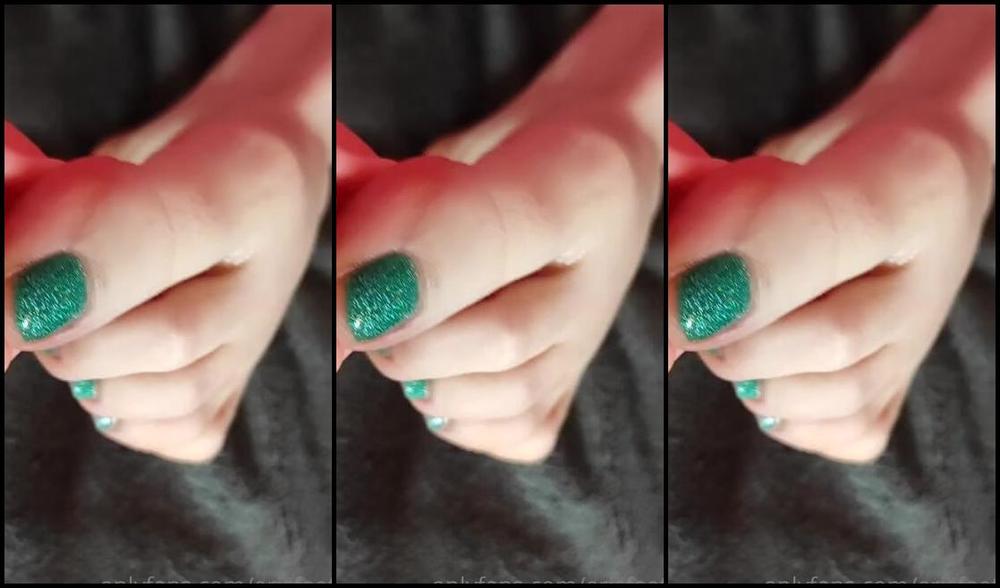 Erisfeet Onlyfans Oggi San Valentino Ma La Tua Ragazza Non Con Te Sai Perch Perch Qui Ai Miei Piedi A Succh