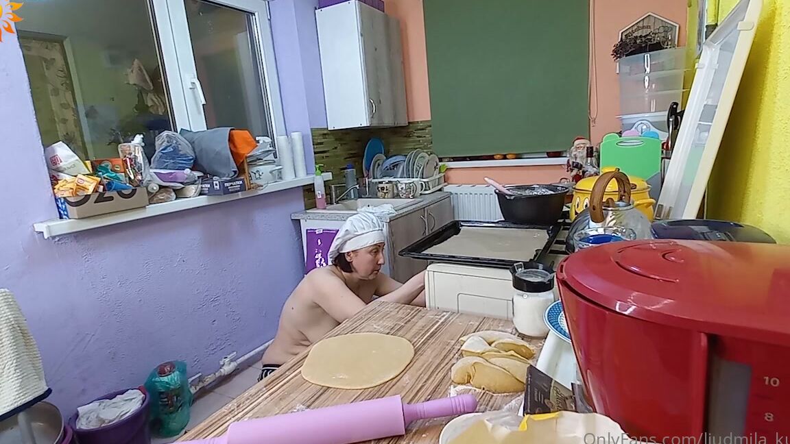 Liudmila Kurina I M Making A Christmas Cake