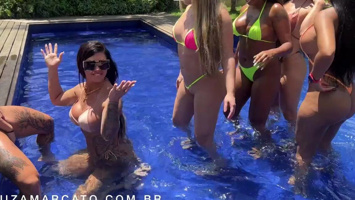 Luizamarcato Gostosas Deitadas Pegando Sol E Eu E Minha Amiga Pampam Decidimos Passar Leo Nelas Pa