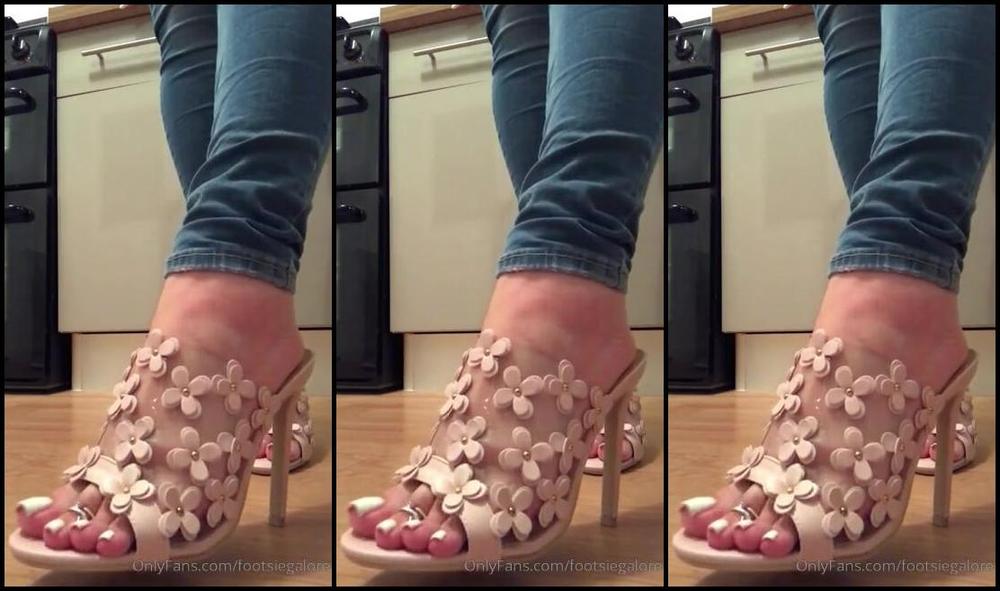 Footsiegalore Onlyfans No Idea Why When My Feet Get Hot They Go So Red Also They Were Sweaty And Hard To Dangle These Sho