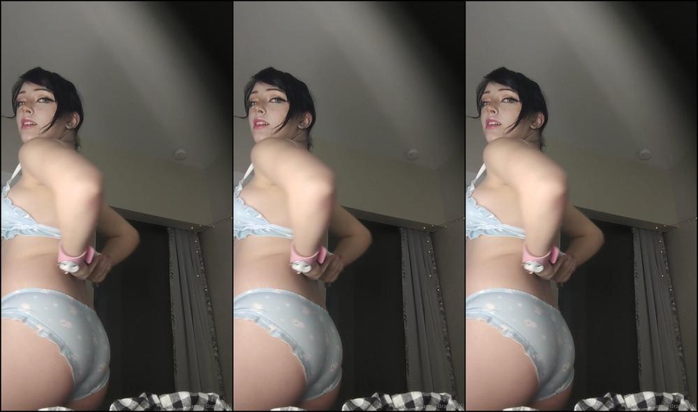 Xxbambibratxx Getting Dressed For You Guys Do You Like My Outfit I Took The Cuffs Off Haha Don T Worry