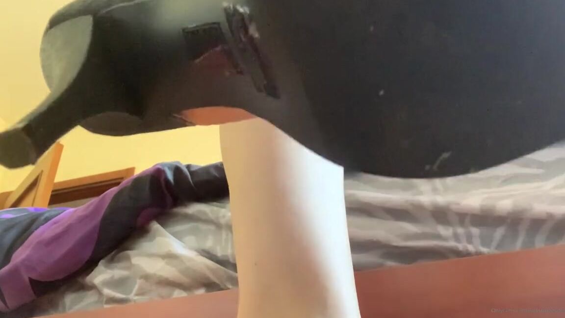 Alisha Griffanti Nicknamed Ladivadeltubo 04 04 2020 Onlyfans Video Un Po Di Piedi Per Voi