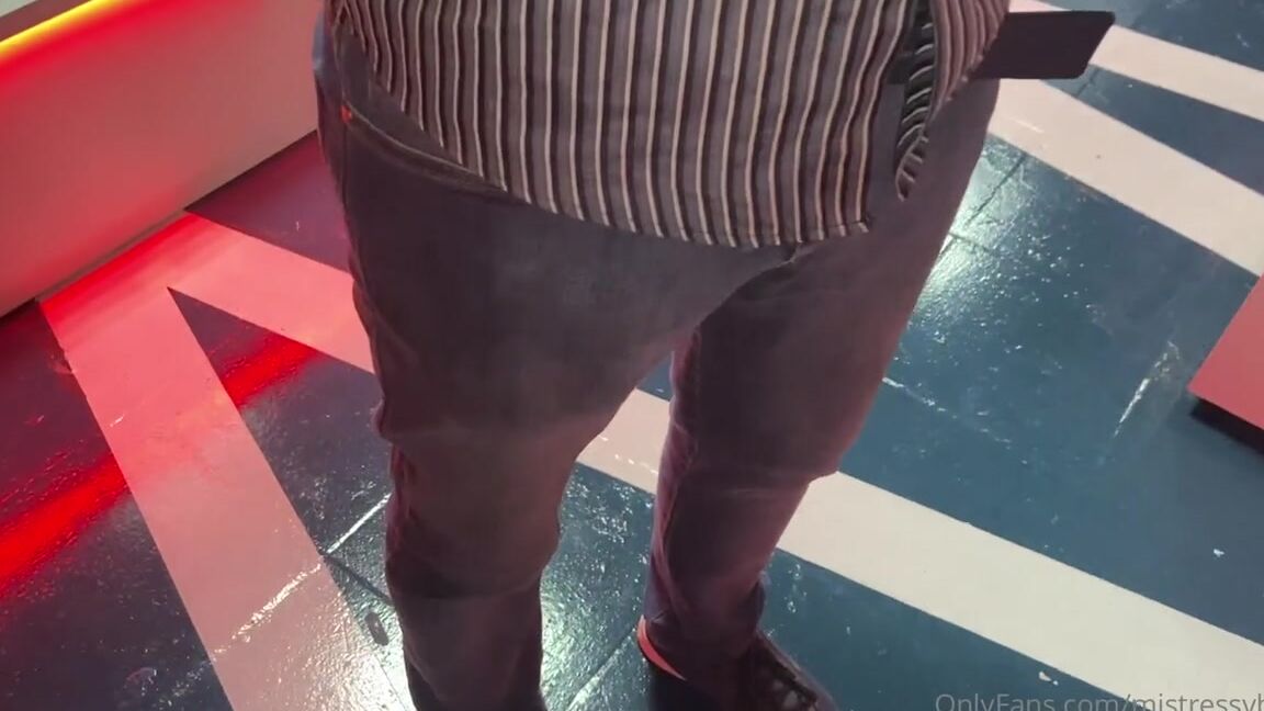Mistress V Black Nicknamed Mistressvblack Onlyfans Iniciando Uma Tarde Muito Divertida Com O Meu Escravo E As Minhas Amigas Castidade Pra Voc Qwee