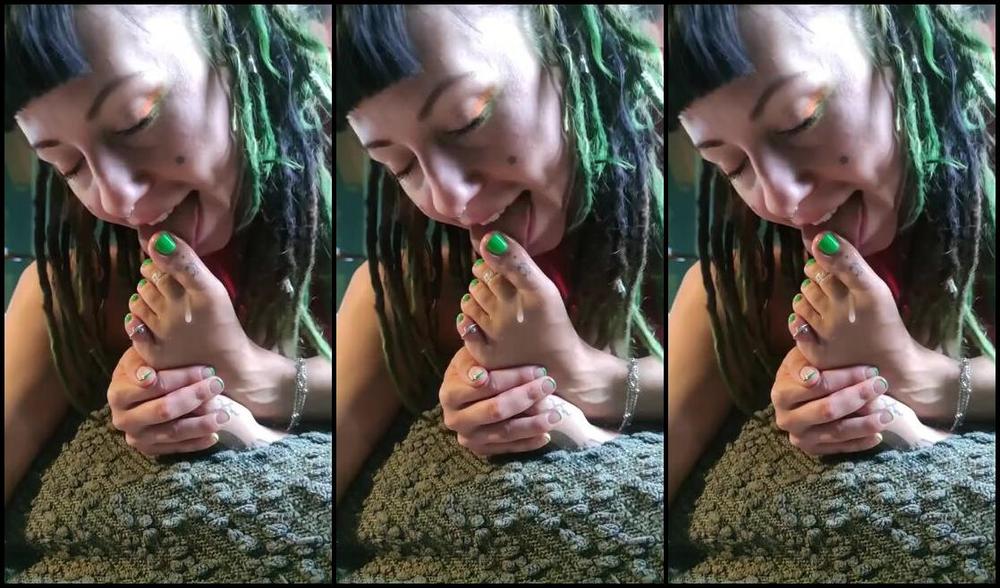 Freakyfjondaxxx Onlyfans Green Toes Are So Delicious