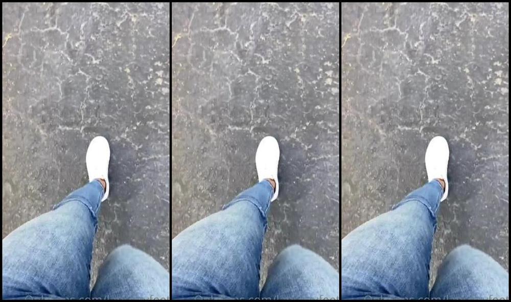 Laprettyfeet4 Nicknamed Laprettyfeet4 Onlyfans Running Errands Today