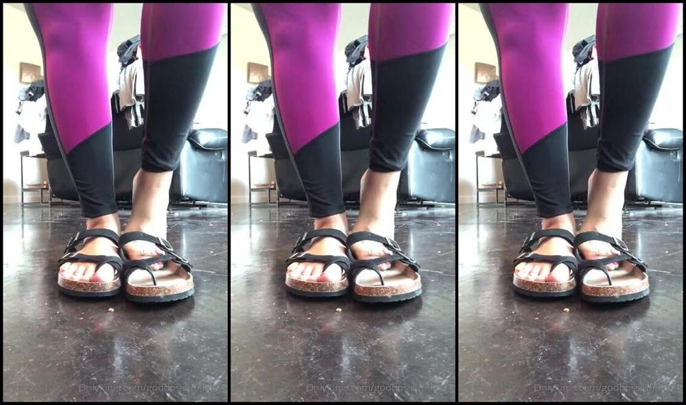 Lunakaythegoddess Aka Goddessluna2017 Onlyfans I Ll Be Posting A Selfworship Video Soon As Well But For Not Here S Another Shoeplay Clip 8