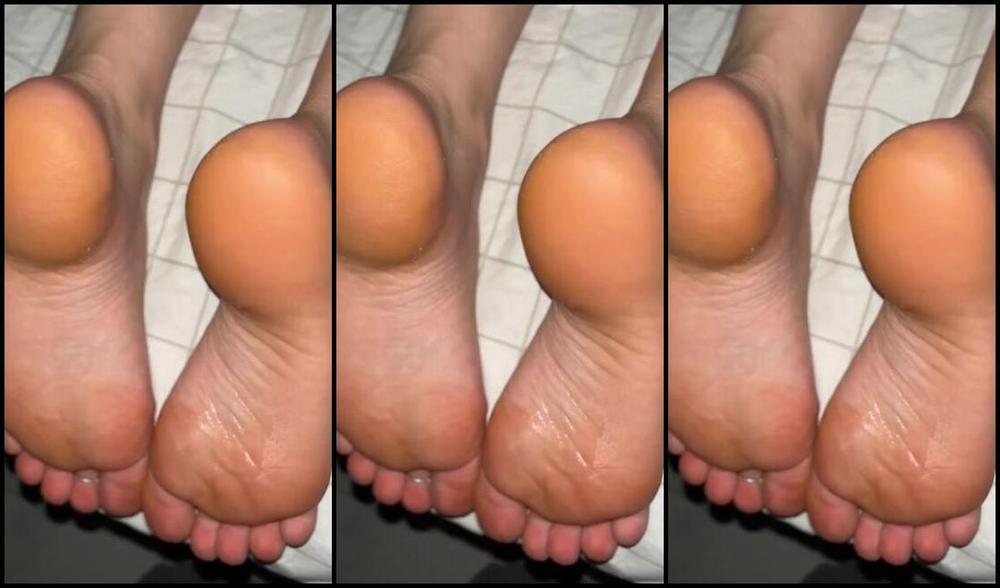 Pezinhos Da Amora Aka Amorafeetofc Onlyfans I Wish You A Lot Of Little Feet In This Year Of 2024 Thank You Very Much To Everyone Who Accompani