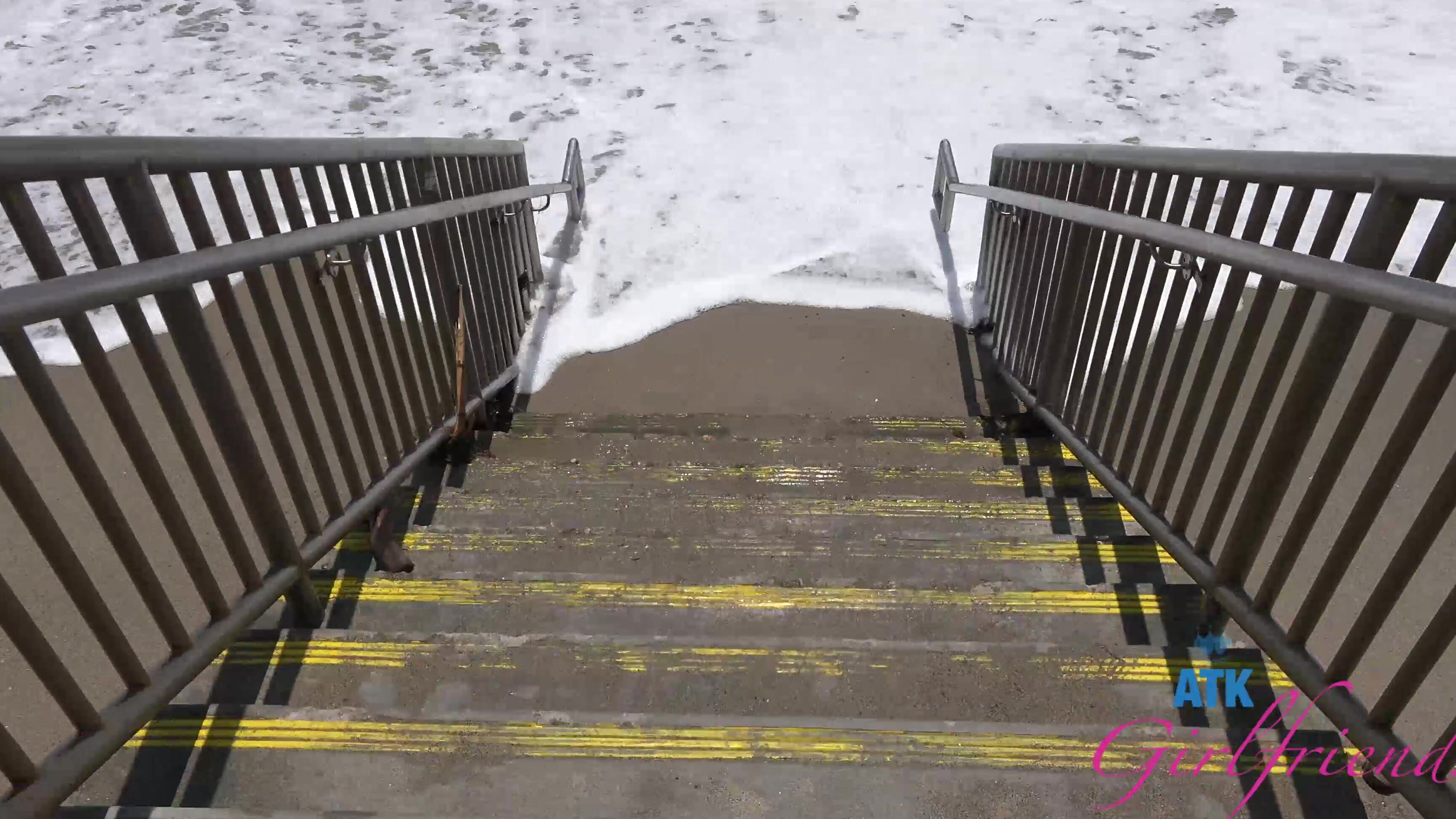 "Ava Davis" POV, Blowjob, Pissing Ava Davis - Malibu Pier 1 SiteRip