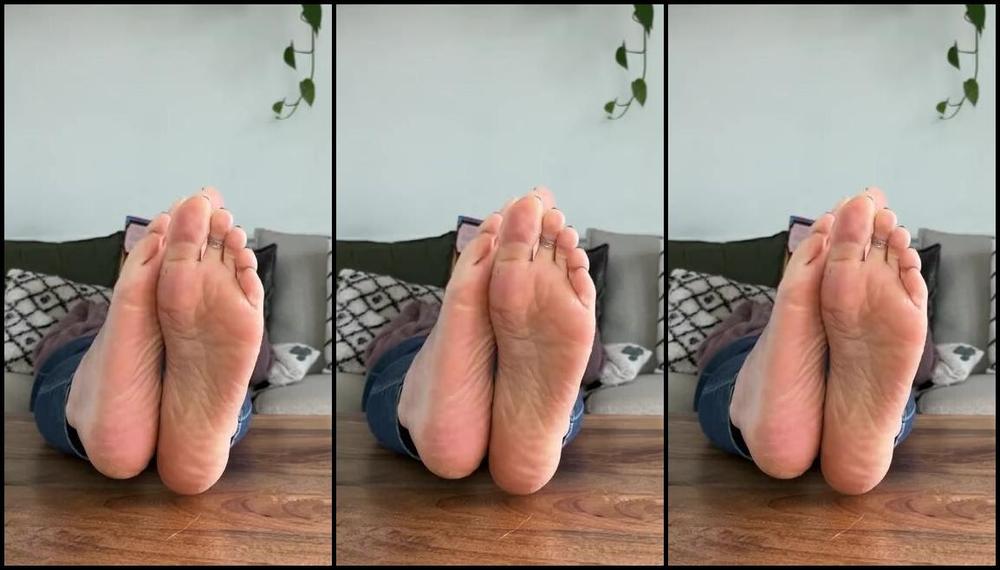 Mimisfeet1 Aka U81134601 Onlyfans Soles Tease While I Read My Book