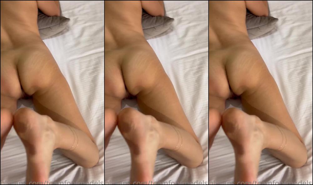 Teamfootmodelsco I Love To Visually Stimulate Him By Squeezing And Spreading My Ass While My Feet Rub His C