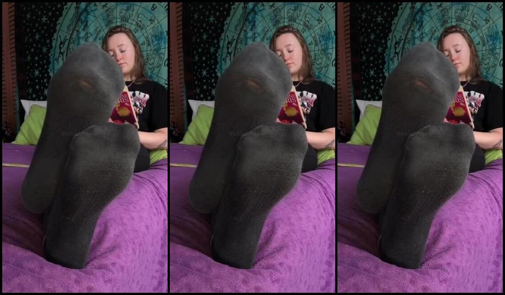 Goddess Flower Nicknamed Smokinflowers Foot Fetish 02 05 2024 Onlyfans Video Ignoring You In Dirty Black Nike Crew Socks 2 Mins