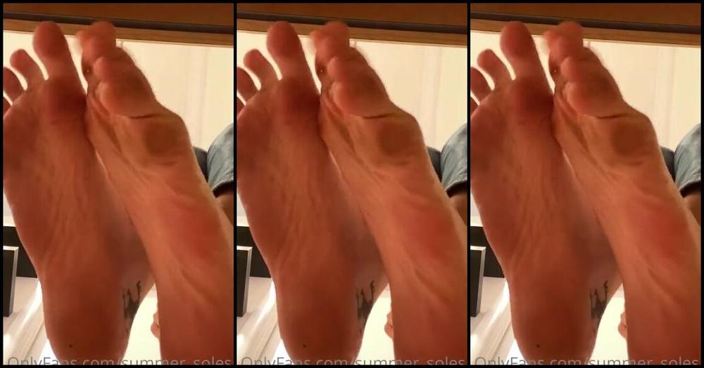 Summer Solesis Nicknamed Summer Solesis Onlyfans Bored At Work Lol