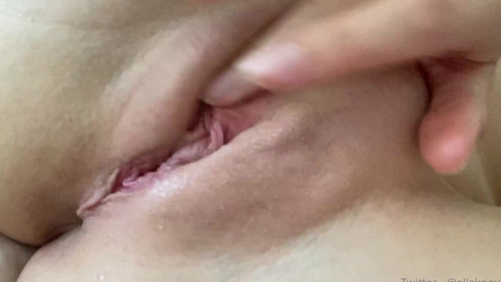 Elleknox Nothing Better Than Fingering My Tight Wet Pink Pussy In The Morning