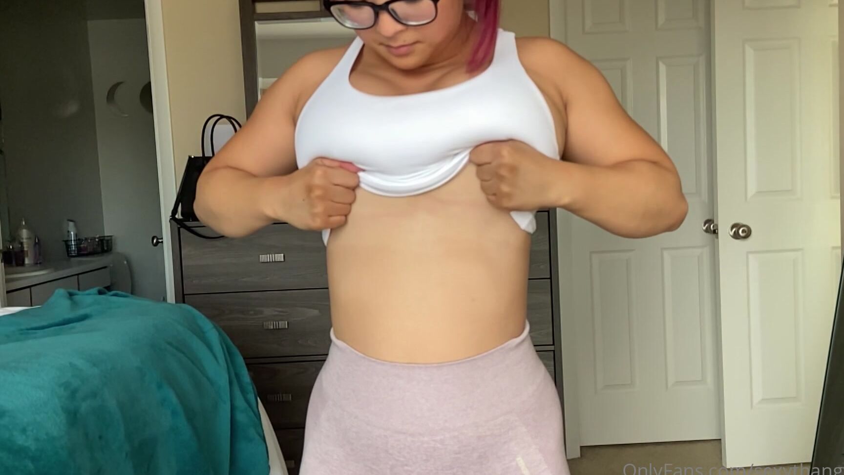 sexythangyang-09-06-2021-2132084928-slow-motion-boobie-drops-are-so-mesmerizing-do-you-agree