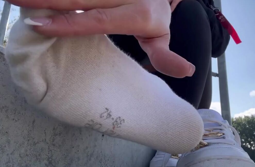 Mrs Larry Onlyfans Outdoor Schuh Lecken Socken Schnffeln Und Danach Meine Fe Vom Schwei Befreien Du Willst Und