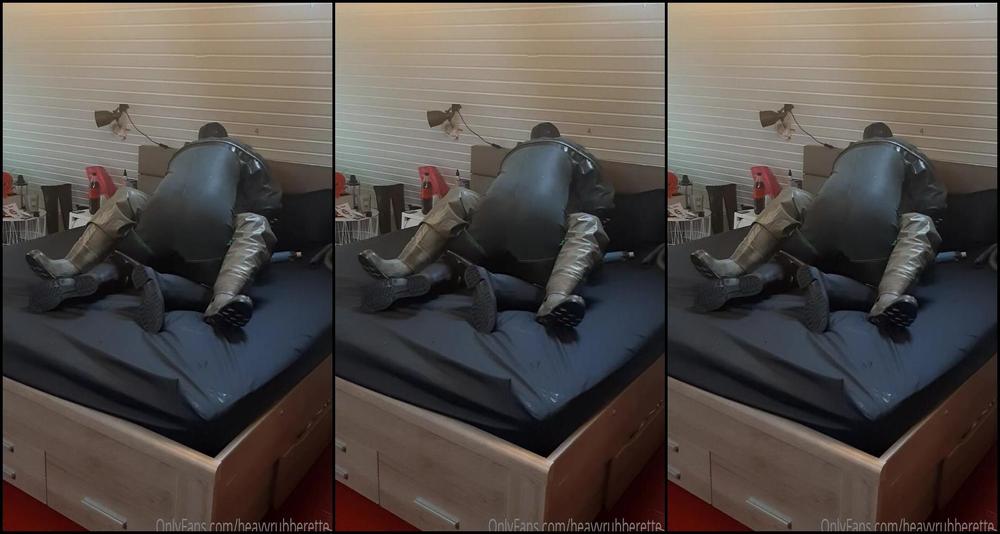 heavyrubberette-23-10-2021-2250032521-wow-what-an-experience-getting-into-the-suit-movement-confined-hearing-muted-rubber