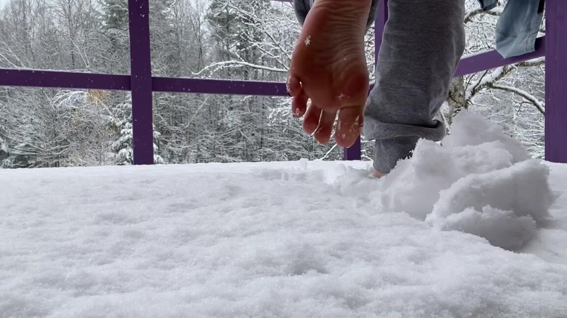 Delilah Nicknamed Footiesfeets Onlyfans First Snow Snowy Soles Has It Snowed Where You Are