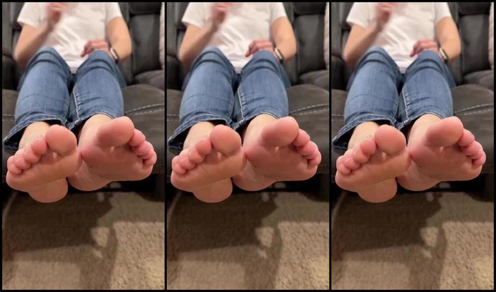 Solemate91 Nicknamed Solemate91 Onlyfans Would You Let He Trub My Bare Feet All Over Your Face While You Sit There 94U