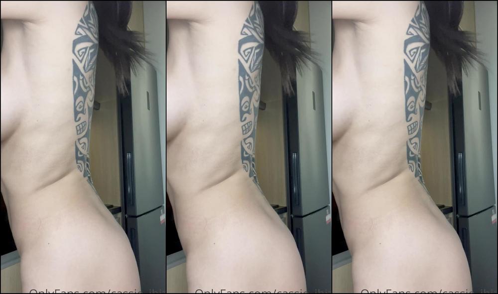 cassie-ibiza-29-04-2021-2096098579-squirt-in-the-kitchen-