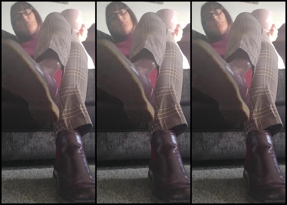 Miss B Nicknamed Missb52S Onlyfans 03 03 2023 The Veiw You Have As My Boot Boy Is Perfect