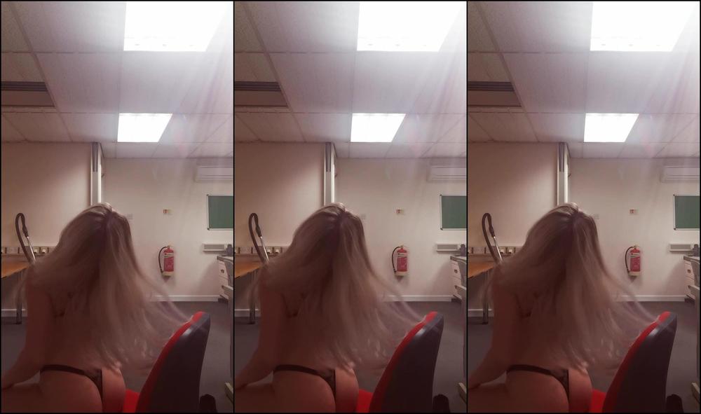 Ellehunter Minute Smoking Hot Striptease Video