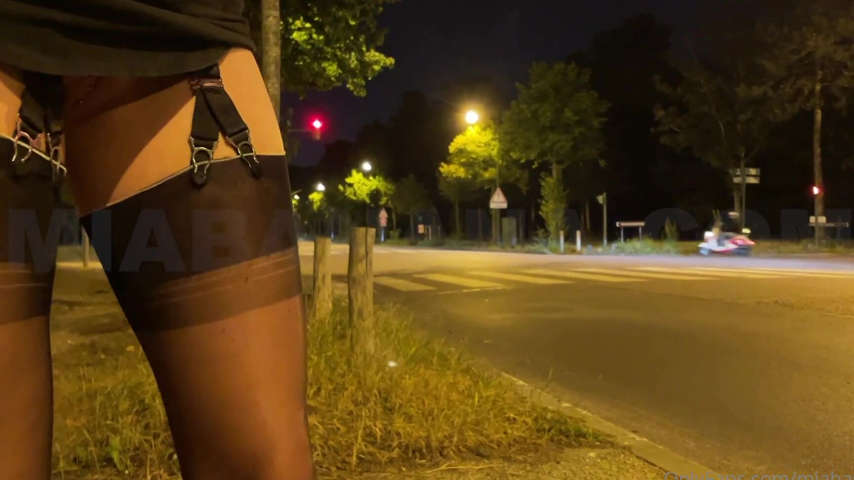 Miabanana Vid O Cadeau Je Suis All E Vider Les Couilles Des Mecs Au Bois De Bo