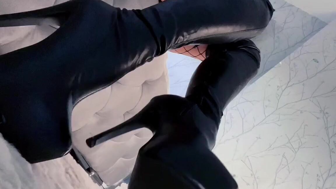 Miss Evie Lock Nicknamed Missevielock Onlyfans Make Sure You Lick Up Every Drop Of My Delicious Spit From My Lea