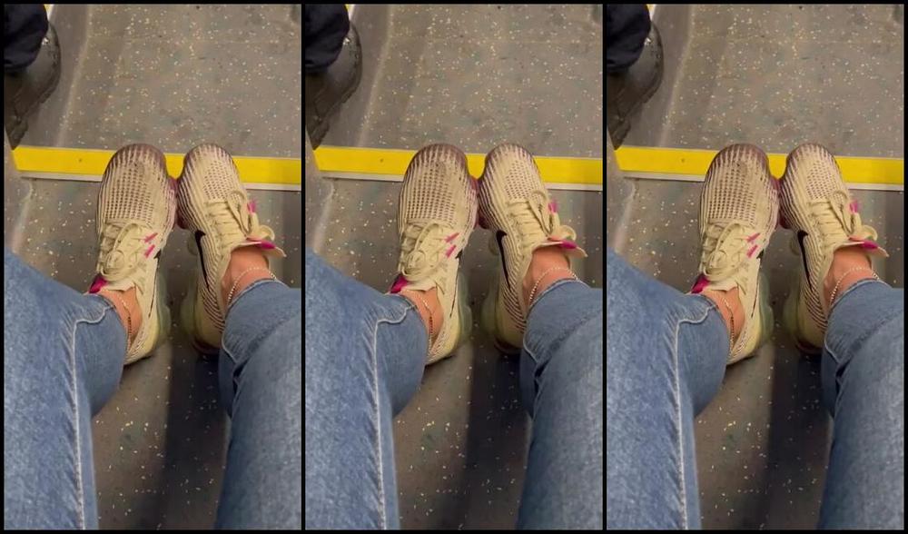 Anas Socks Nicknamed Anas Socks Onlyfans You All Know That I Like Taking My Shoes And Socks Off In Public Transport