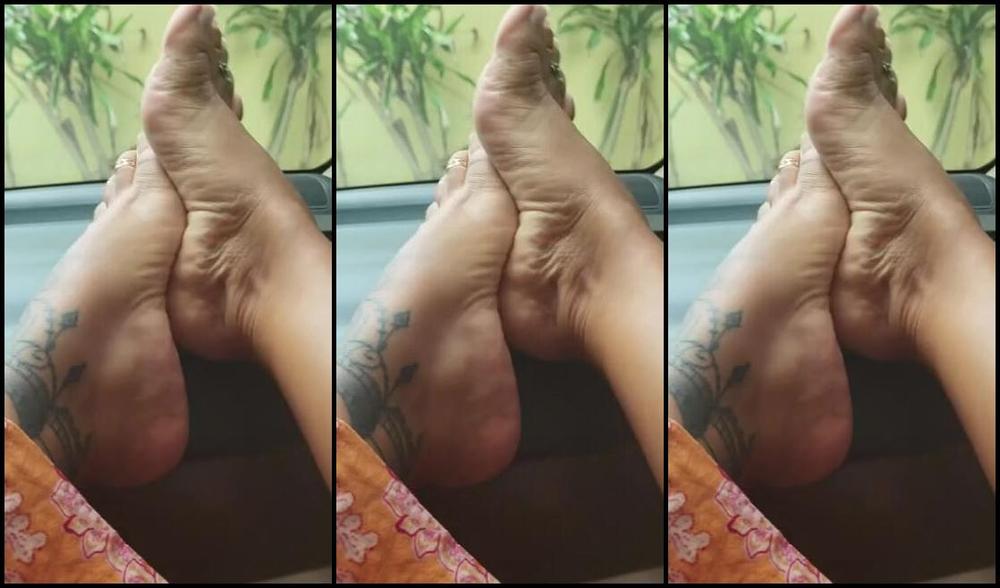 Meryann Aka Solesqueenrd Onlyfans Quality Time With My Dear Friend Check Out Those Beautiful Ebony Feet Hotsweetchocolate