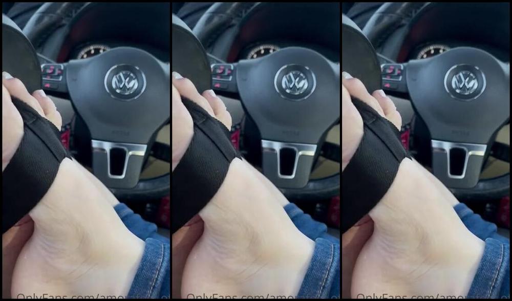 Pezinhos Da Amora Aka Amorafeetofc Onlyfans The Way We Like In A Public Park Lot I Start Teasing Him And Put My Feet On His Lap Of Course I 2