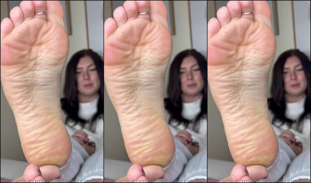 Penelopestootsies The Bratty Popular Girl Makes You Worship Her Feet In Exchange You Get To Do All Of Her W