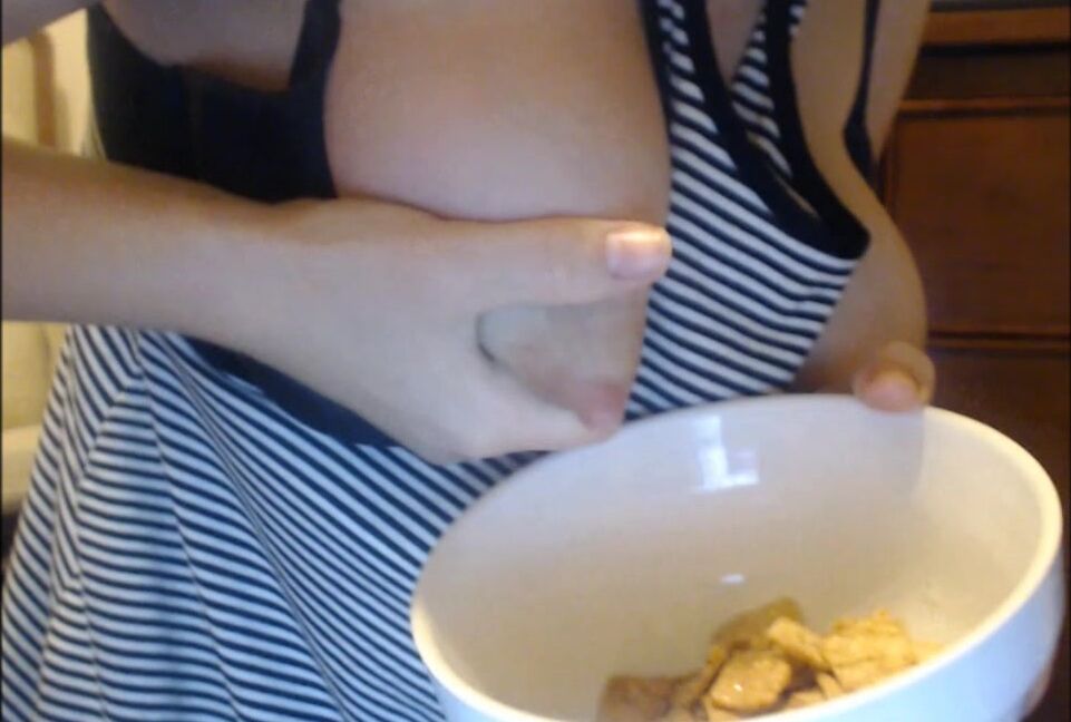 Lanna Amidala Breast Milk Pumping