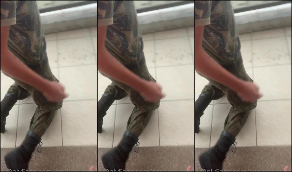 Emilynarizinho I Put The Military To Suck