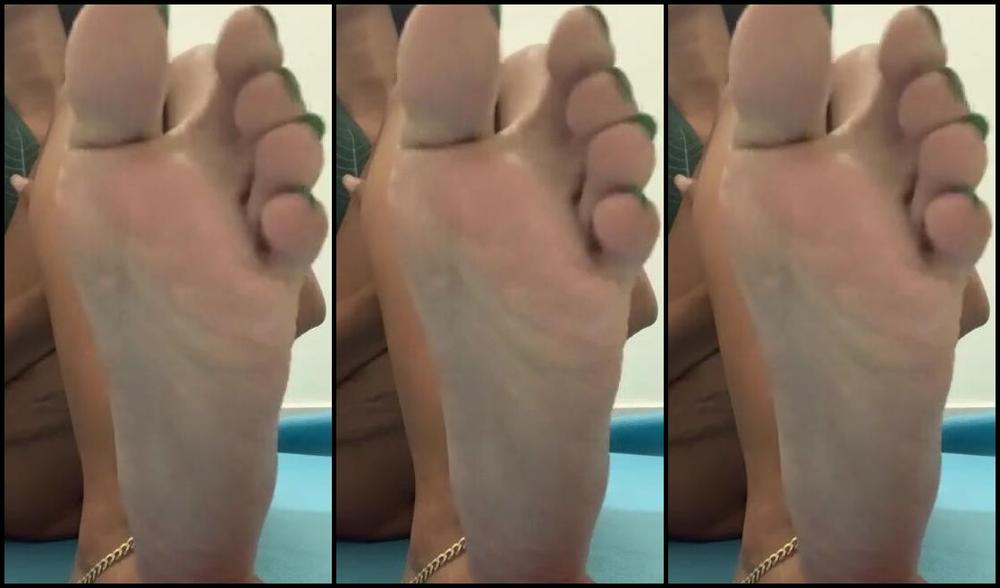 Queen Yessenia Nicknamed Queenyesseniasfeet Onlyfans A Lot Of Ppl Like Green I Hope You Like