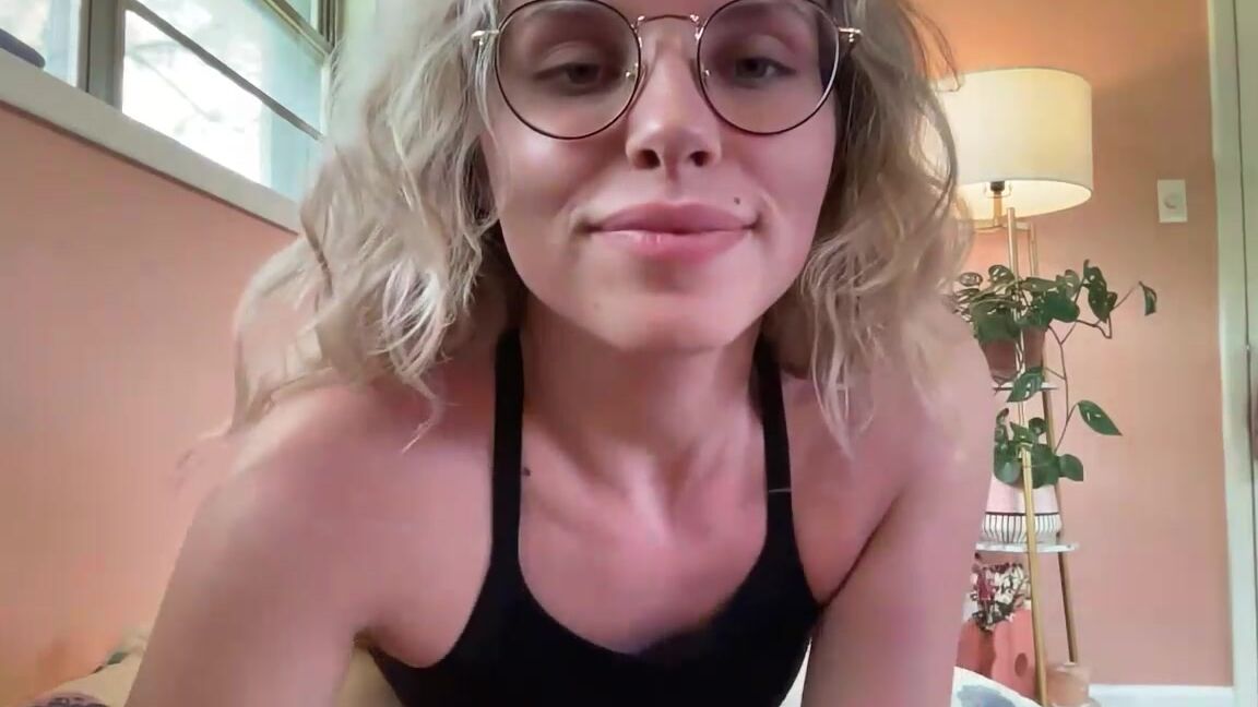 Bobbiesmodernlife Don T Listen To Me Talk And Embarrass Myself Just Enjoy The Booty Shaking Lol Li