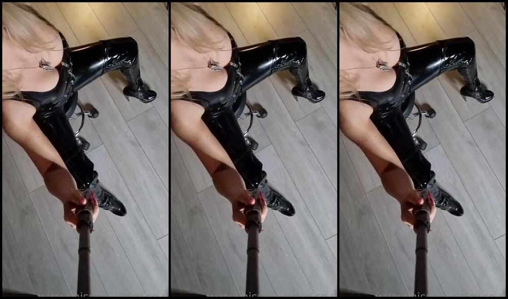 Misscourtneym Onlyfans Worship My Latex Ass And Then You May Work On My Bootsp